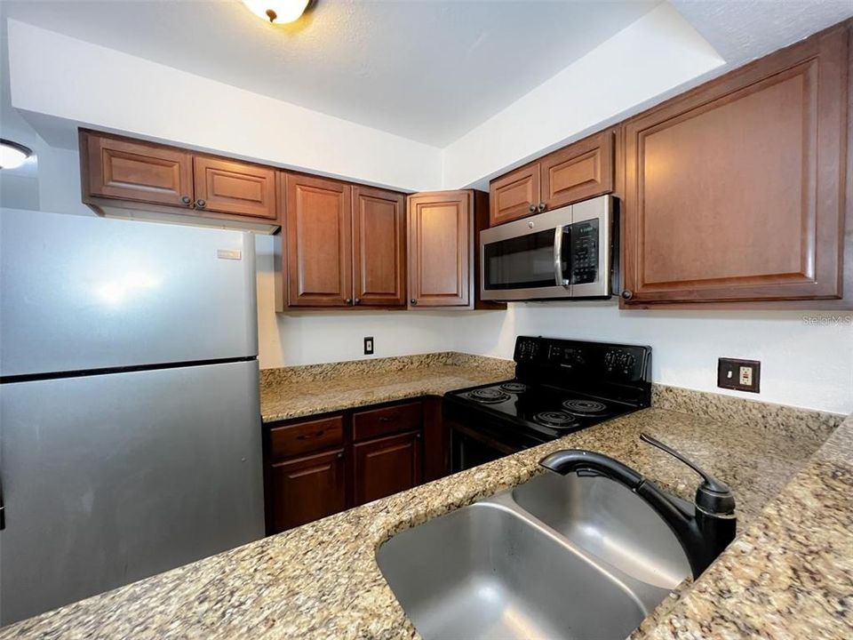 Active With Contract: $214,900 (2 beds, 2 baths, 1170 Square Feet)