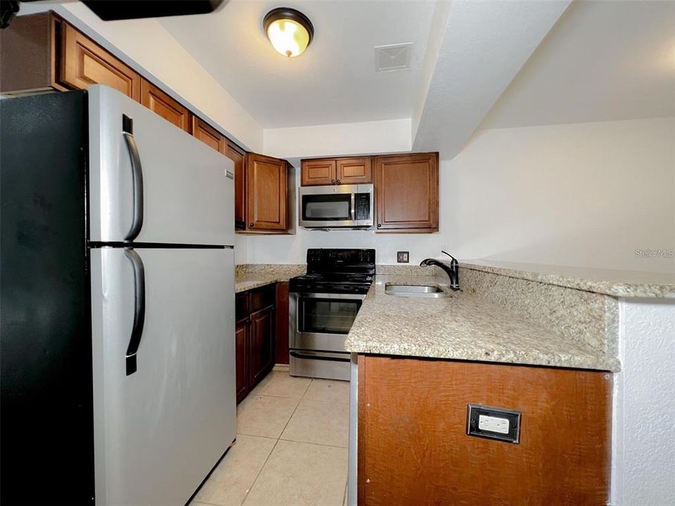 Active With Contract: $214,900 (2 beds, 2 baths, 1170 Square Feet)