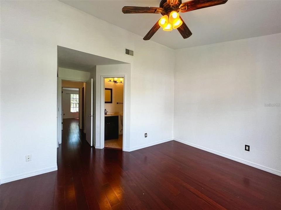 Active With Contract: $214,900 (2 beds, 2 baths, 1170 Square Feet)