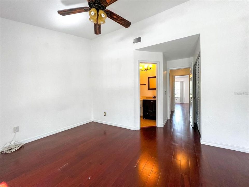 Active With Contract: $214,900 (2 beds, 2 baths, 1170 Square Feet)