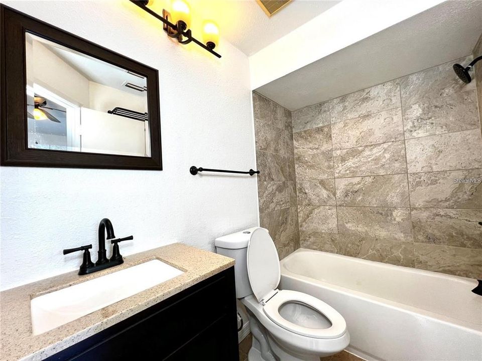 Active With Contract: $214,900 (2 beds, 2 baths, 1170 Square Feet)