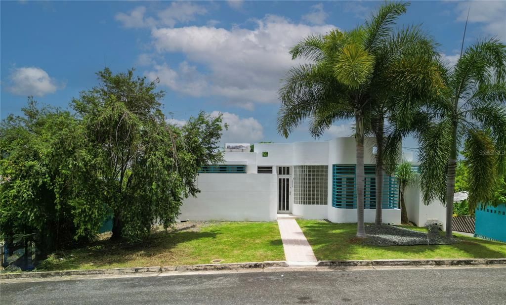 Vendido Recientemente: $400,000 (4 camas, 4 baños, 2729 Pies cuadrados)