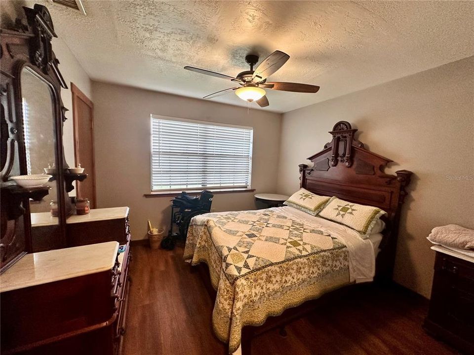 На продажу: $329,900 (2 спален, 2 ванн, 1319 Квадратных фут)