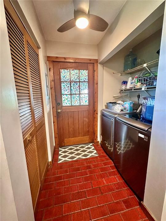 На продажу: $329,900 (2 спален, 2 ванн, 1319 Квадратных фут)