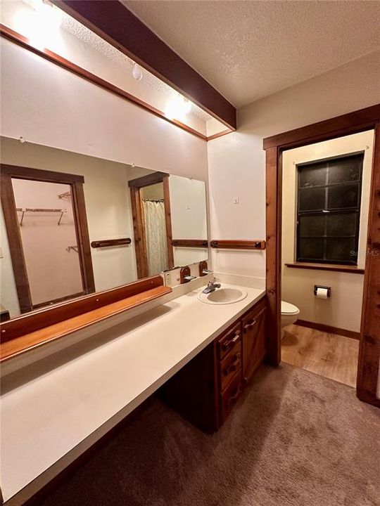 На продажу: $329,900 (2 спален, 2 ванн, 1319 Квадратных фут)