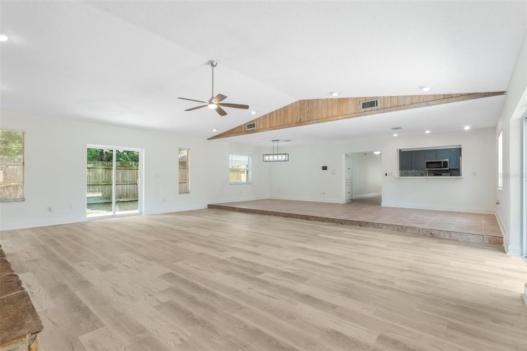 На продажу: $420,000 (3 спален, 2 ванн, 1974 Квадратных фут)