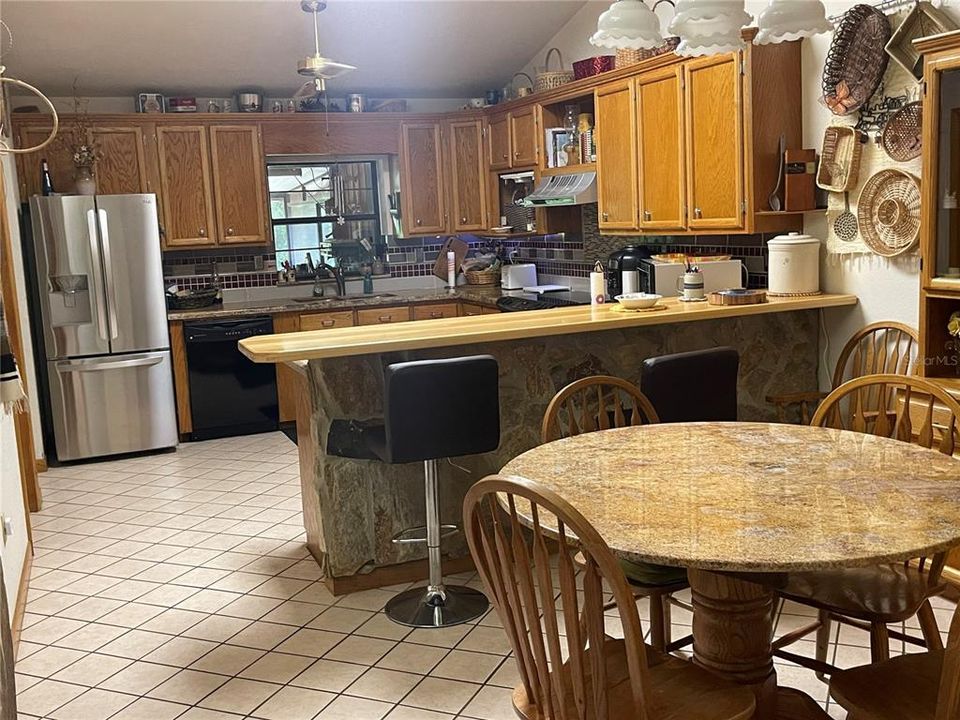 En Venta: $425,000 (4 camas, 2 baños, 2327 Pies cuadrados)