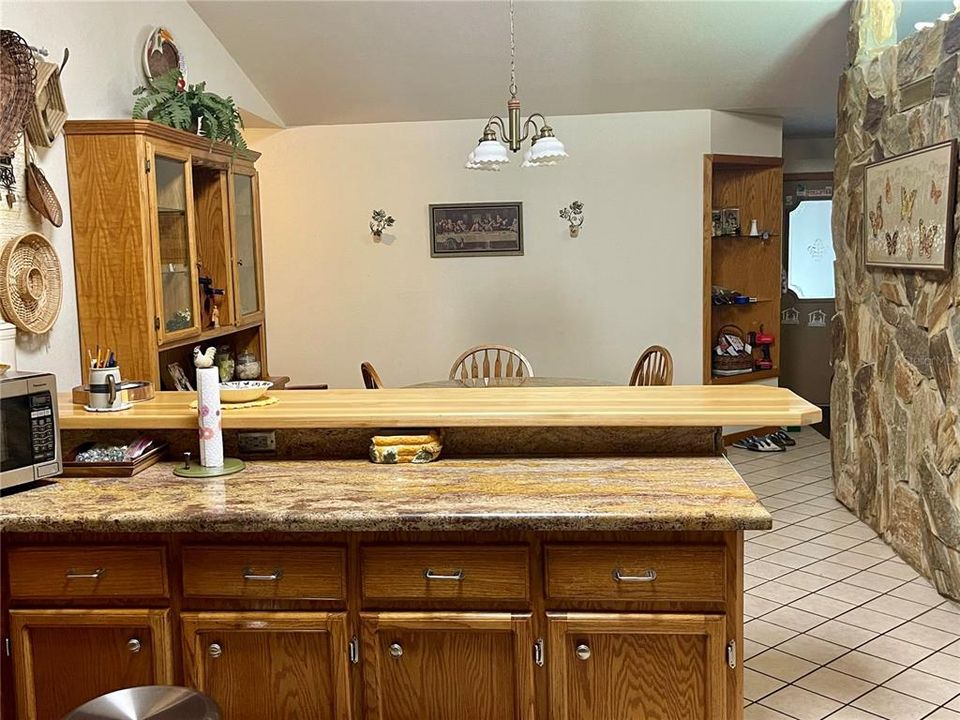 En Venta: $425,000 (4 camas, 2 baños, 2327 Pies cuadrados)