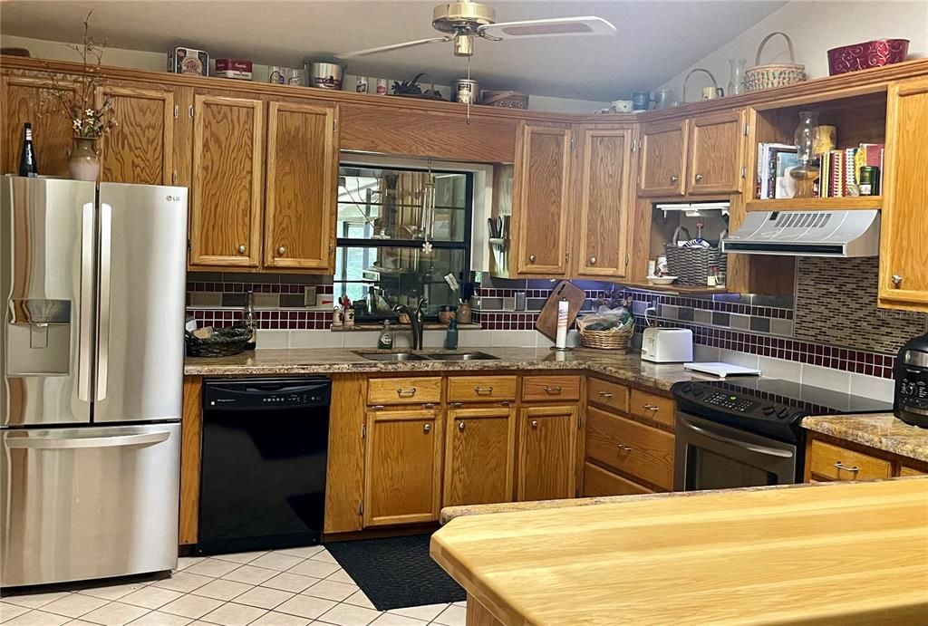 En Venta: $425,000 (4 camas, 2 baños, 2327 Pies cuadrados)