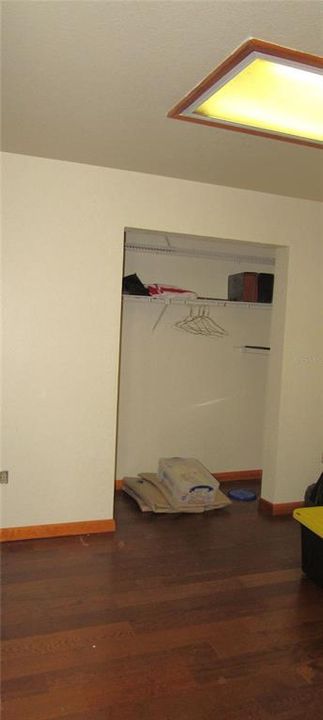 En Venta: $425,000 (4 camas, 2 baños, 2327 Pies cuadrados)