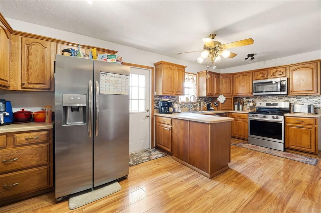 For Sale: $699,000 (6 beds, 4 baths, 3304 Square Feet)