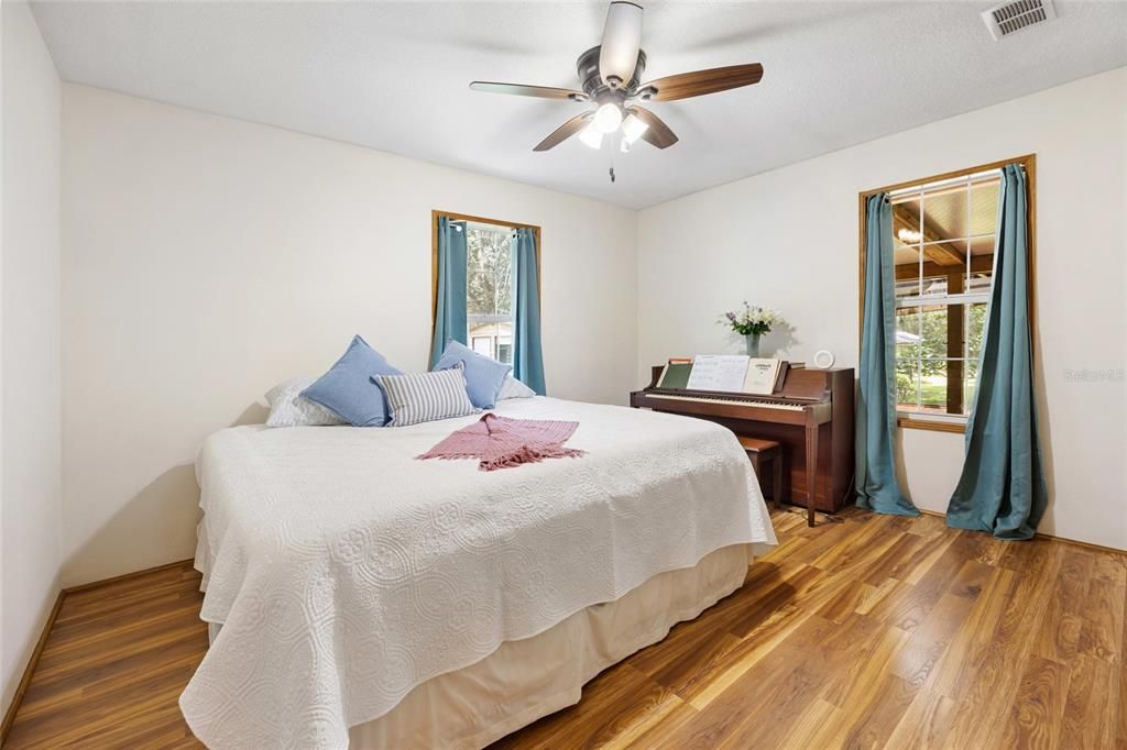 For Sale: $699,000 (6 beds, 4 baths, 3304 Square Feet)