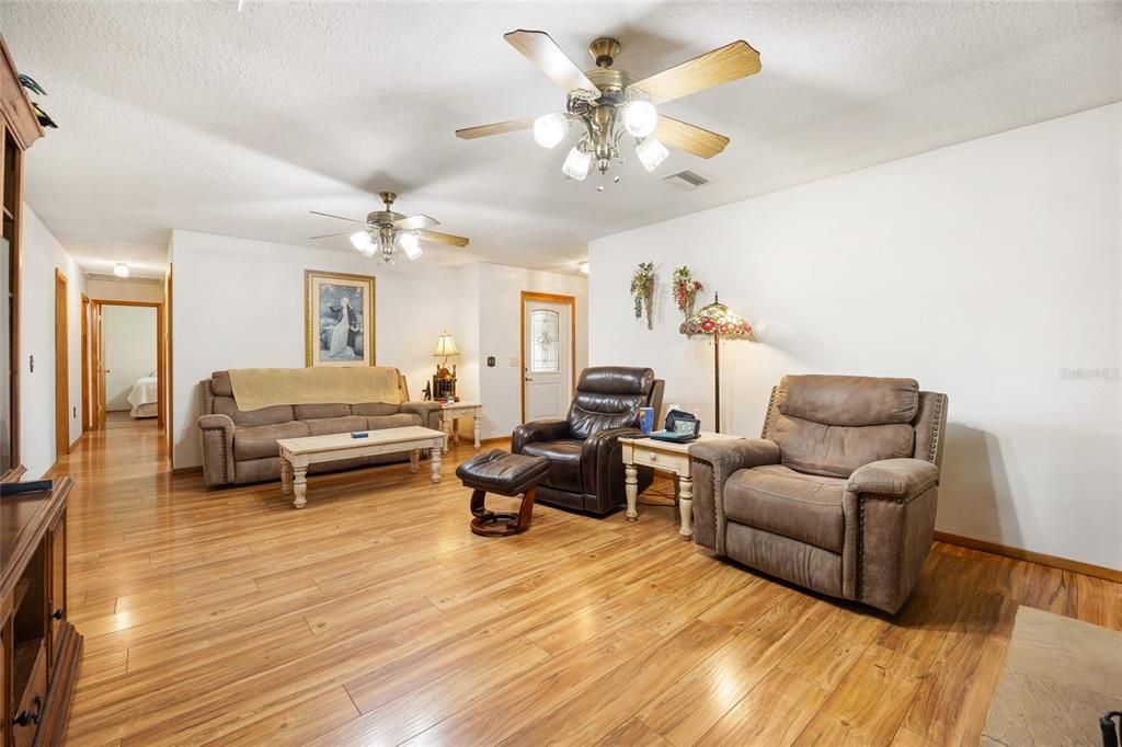 For Sale: $699,000 (6 beds, 4 baths, 3304 Square Feet)