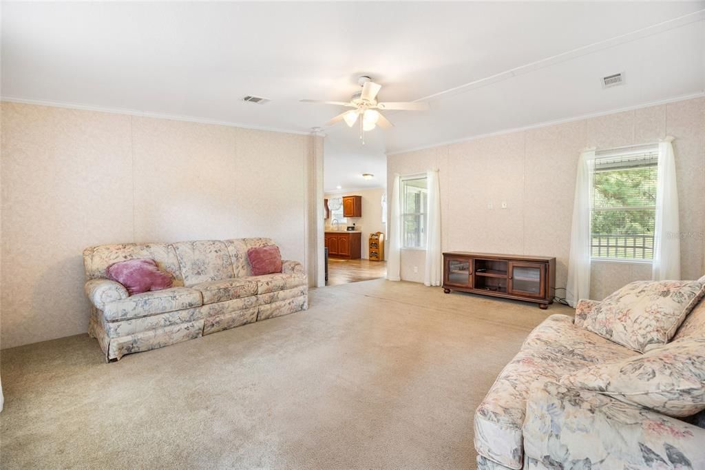 For Sale: $699,000 (6 beds, 4 baths, 3304 Square Feet)