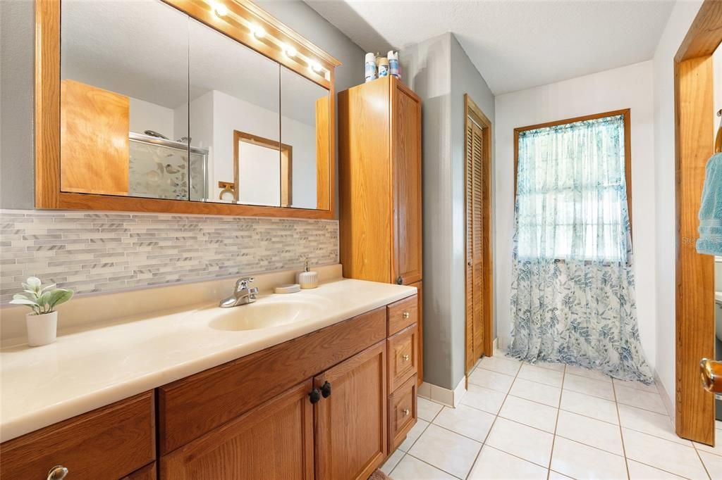 For Sale: $699,000 (6 beds, 4 baths, 3304 Square Feet)