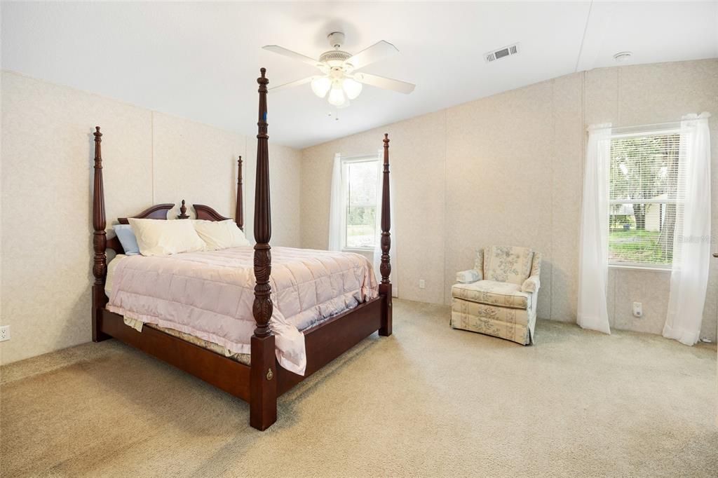 For Sale: $699,000 (6 beds, 4 baths, 3304 Square Feet)