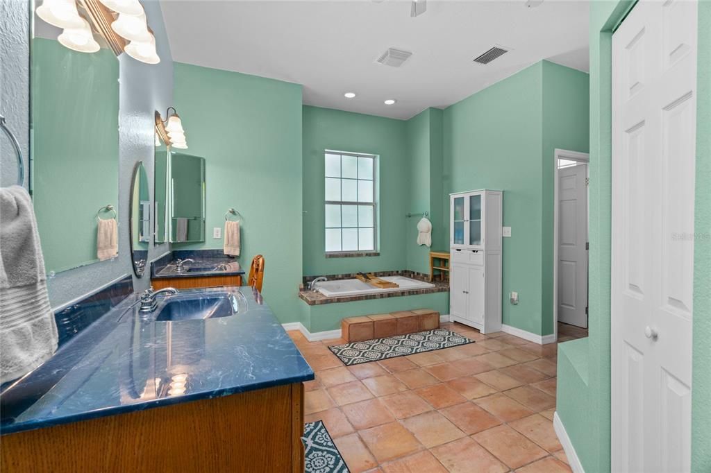 For Sale: $624,900 (4 beds, 3 baths, 3000 Square Feet)