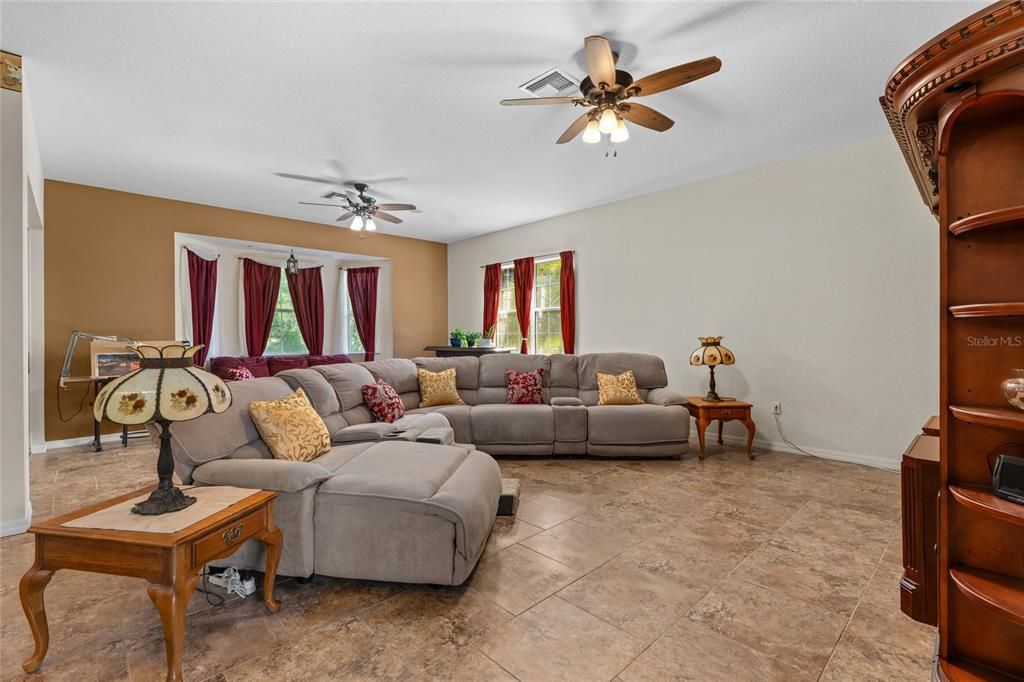 For Sale: $624,900 (4 beds, 3 baths, 3000 Square Feet)