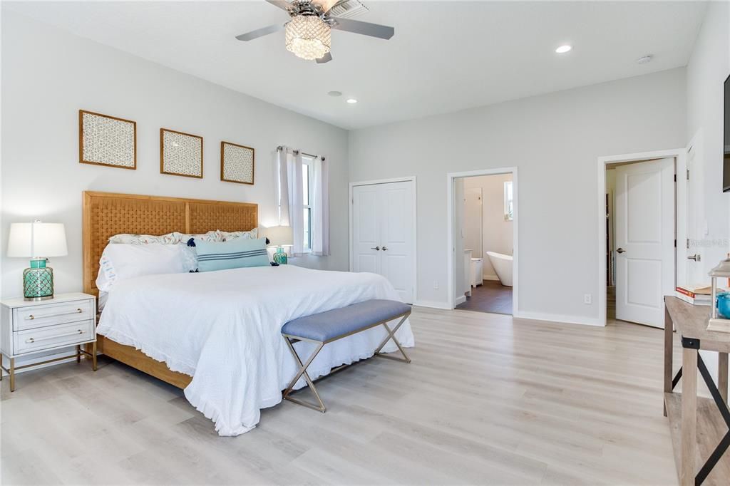 待售: $2,449,000 (5 贝兹, 5 浴室, 3767 平方英尺)