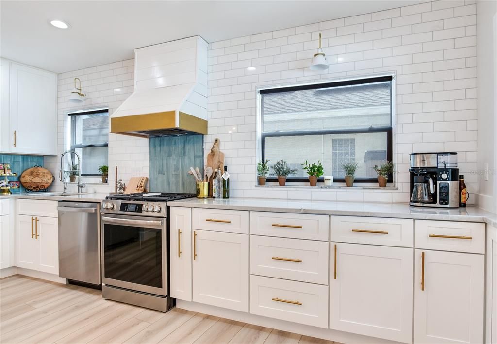 待售: $2,449,000 (5 贝兹, 5 浴室, 3767 平方英尺)