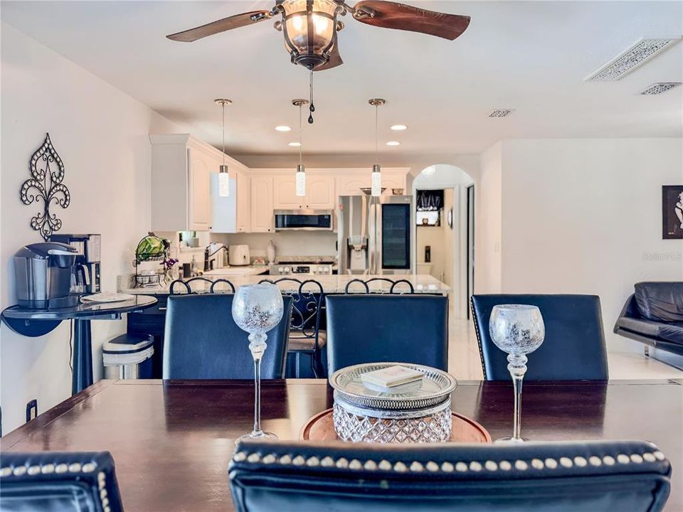 En Venta: $519,900 (4 camas, 2 baños, 1890 Pies cuadrados)