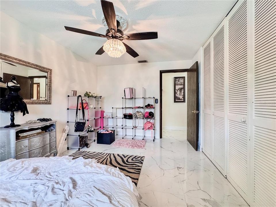 En Venta: $519,900 (4 camas, 2 baños, 1890 Pies cuadrados)