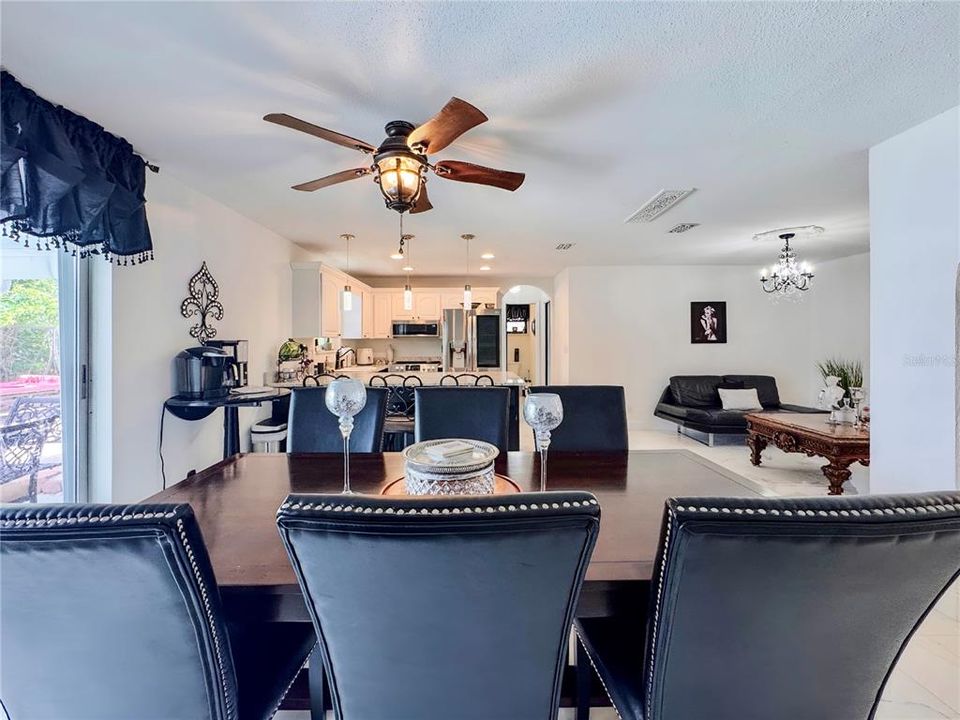 En Venta: $519,900 (4 camas, 2 baños, 1890 Pies cuadrados)