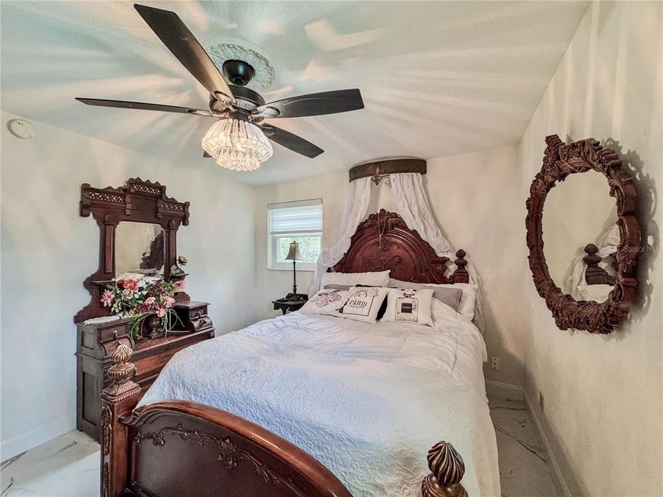 En Venta: $519,900 (4 camas, 2 baños, 1890 Pies cuadrados)