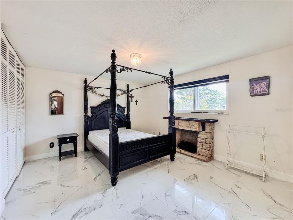 En Venta: $519,900 (4 camas, 2 baños, 1890 Pies cuadrados)