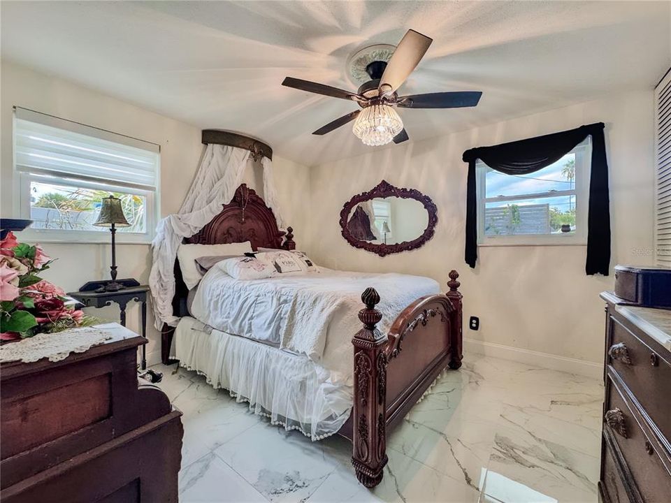 En Venta: $519,900 (4 camas, 2 baños, 1890 Pies cuadrados)