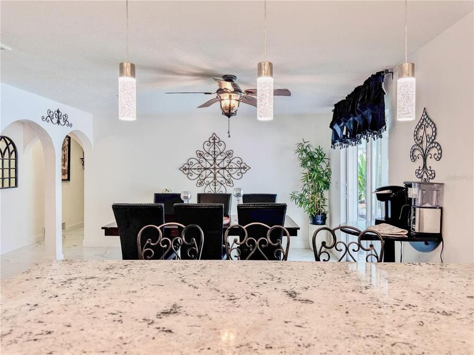 En Venta: $519,900 (4 camas, 2 baños, 1890 Pies cuadrados)