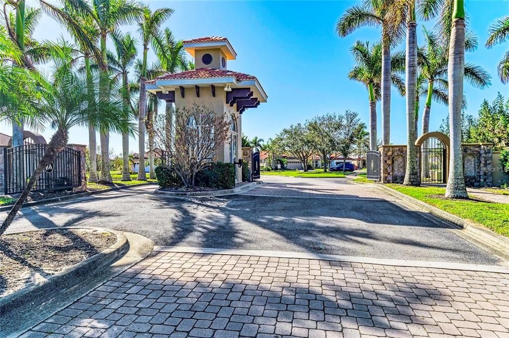 For Rent: $3,000 (5 beds, 3 baths, 2920 Square Feet)