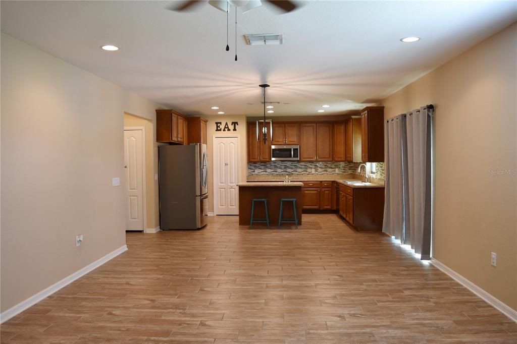 For Rent: $3,000 (5 beds, 3 baths, 2920 Square Feet)