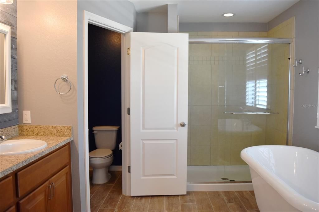 For Rent: $3,000 (5 beds, 3 baths, 2920 Square Feet)