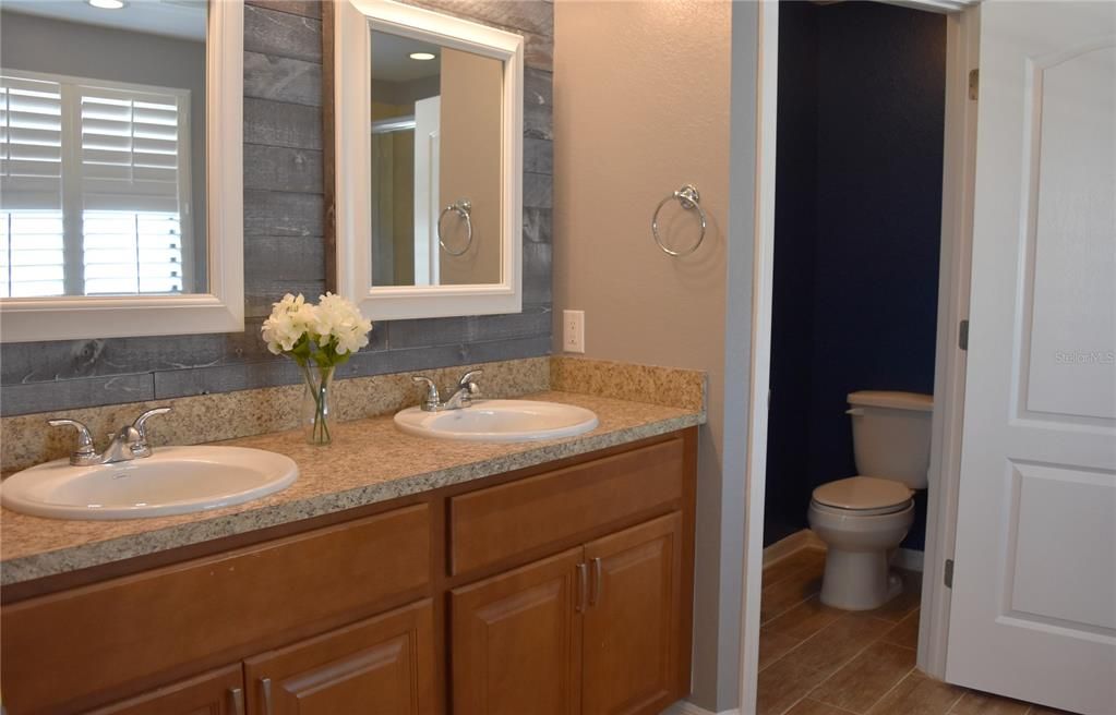 For Rent: $3,000 (5 beds, 3 baths, 2920 Square Feet)