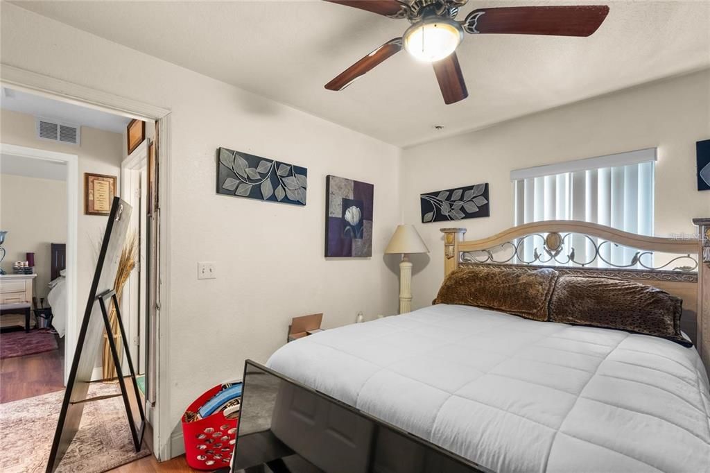 На продажу: $199,000 (2 спален, 1 ванн, 1120 Квадратных фут)