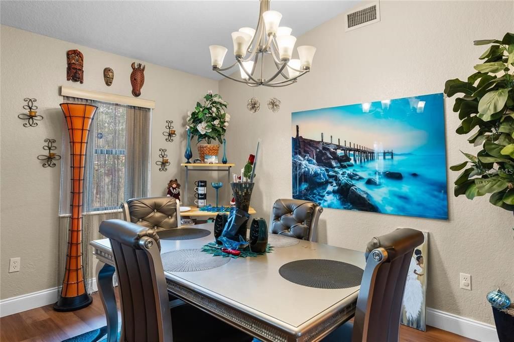 На продажу: $199,000 (2 спален, 1 ванн, 1120 Квадратных фут)