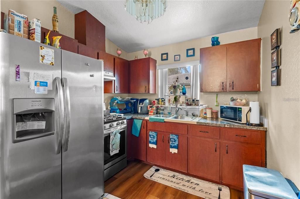 На продажу: $199,000 (2 спален, 1 ванн, 1120 Квадратных фут)