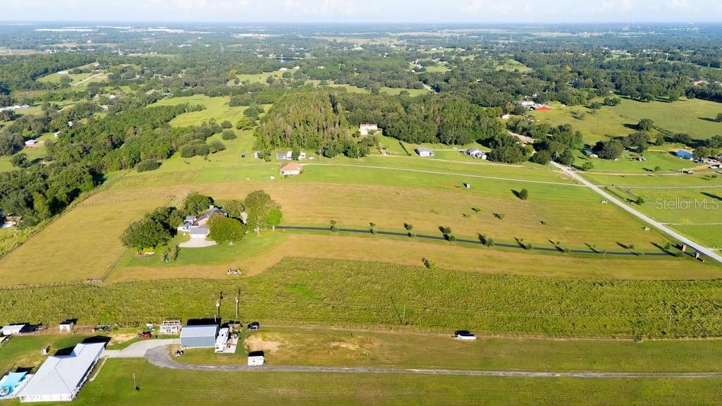 待售: $600,000 (4.96 acres)