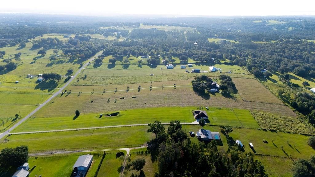 待售: $600,000 (4.96 acres)