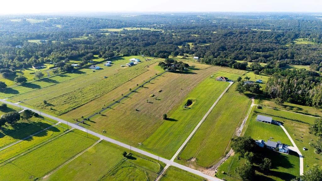 待售: $600,000 (4.96 acres)