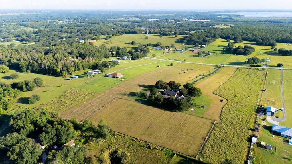 待售: $600,000 (4.96 acres)