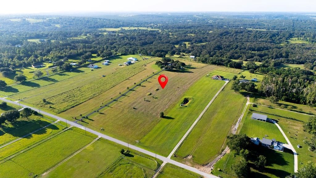 待售: $600,000 (4.96 acres)