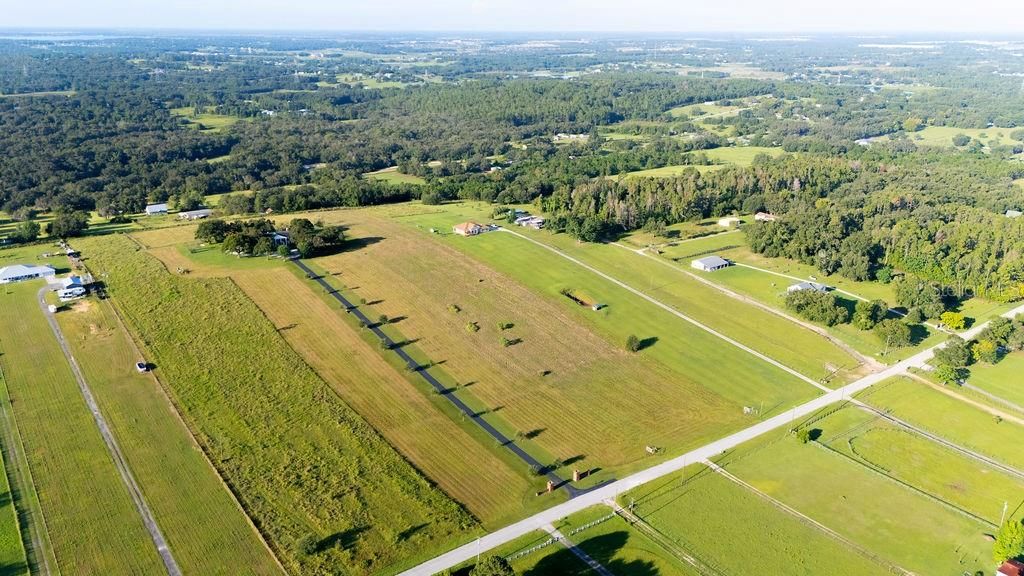 待售: $600,000 (4.96 acres)