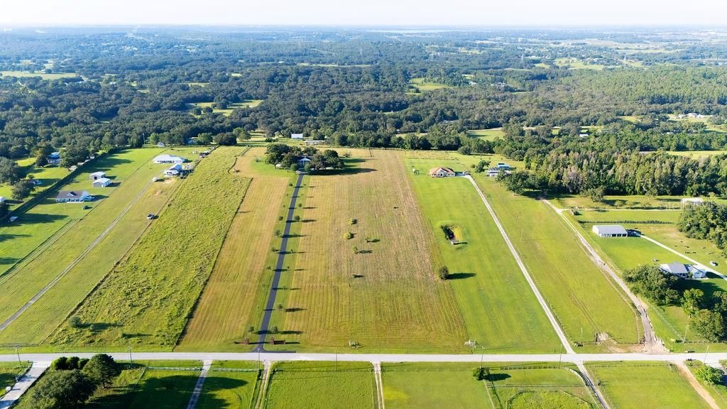 待售: $600,000 (4.96 acres)