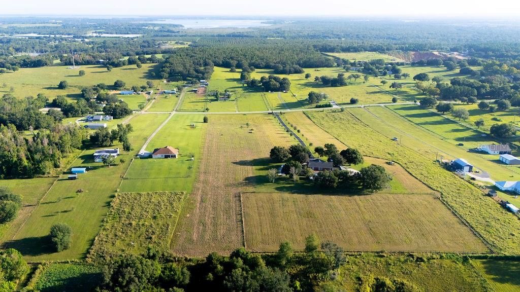 待售: $600,000 (4.96 acres)