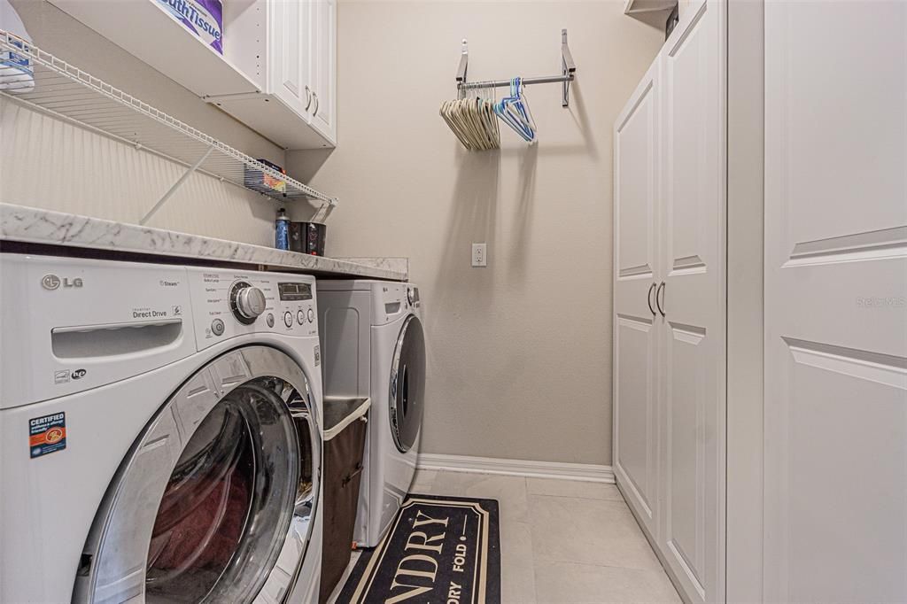 Под контрактом: $597,750 (4 спален, 3 ванн, 2725 Квадратных фут)