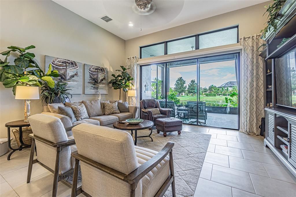 Под контрактом: $597,750 (4 спален, 3 ванн, 2725 Квадратных фут)