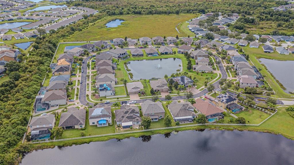 Под контрактом: $597,750 (4 спален, 3 ванн, 2725 Квадратных фут)