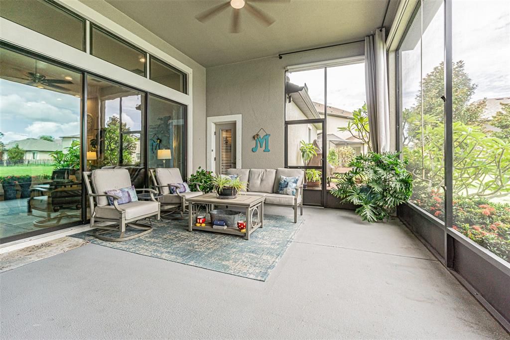 Под контрактом: $597,750 (4 спален, 3 ванн, 2725 Квадратных фут)